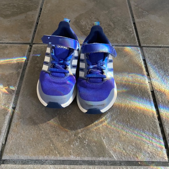 Adidas tennis shoes for boys - Picture 2 of 3